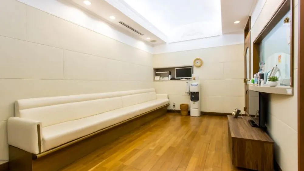 Applause aisi YAMADAデンタルクリニック梅田・阪急茶屋町ビル 紹介の画像