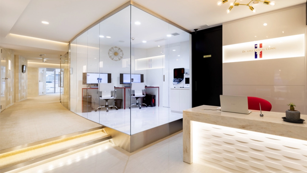 Dr.AINA DENTAL CLINIC インプラントの画像