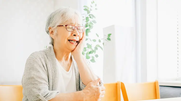 年齢を重ねると起こりうるインプラントのトラブルの画像